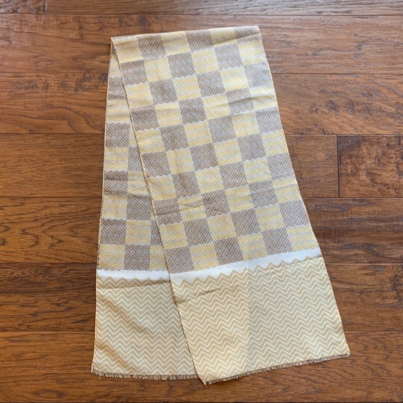 Chevron Patterned Scarf - Picture 2 of 5